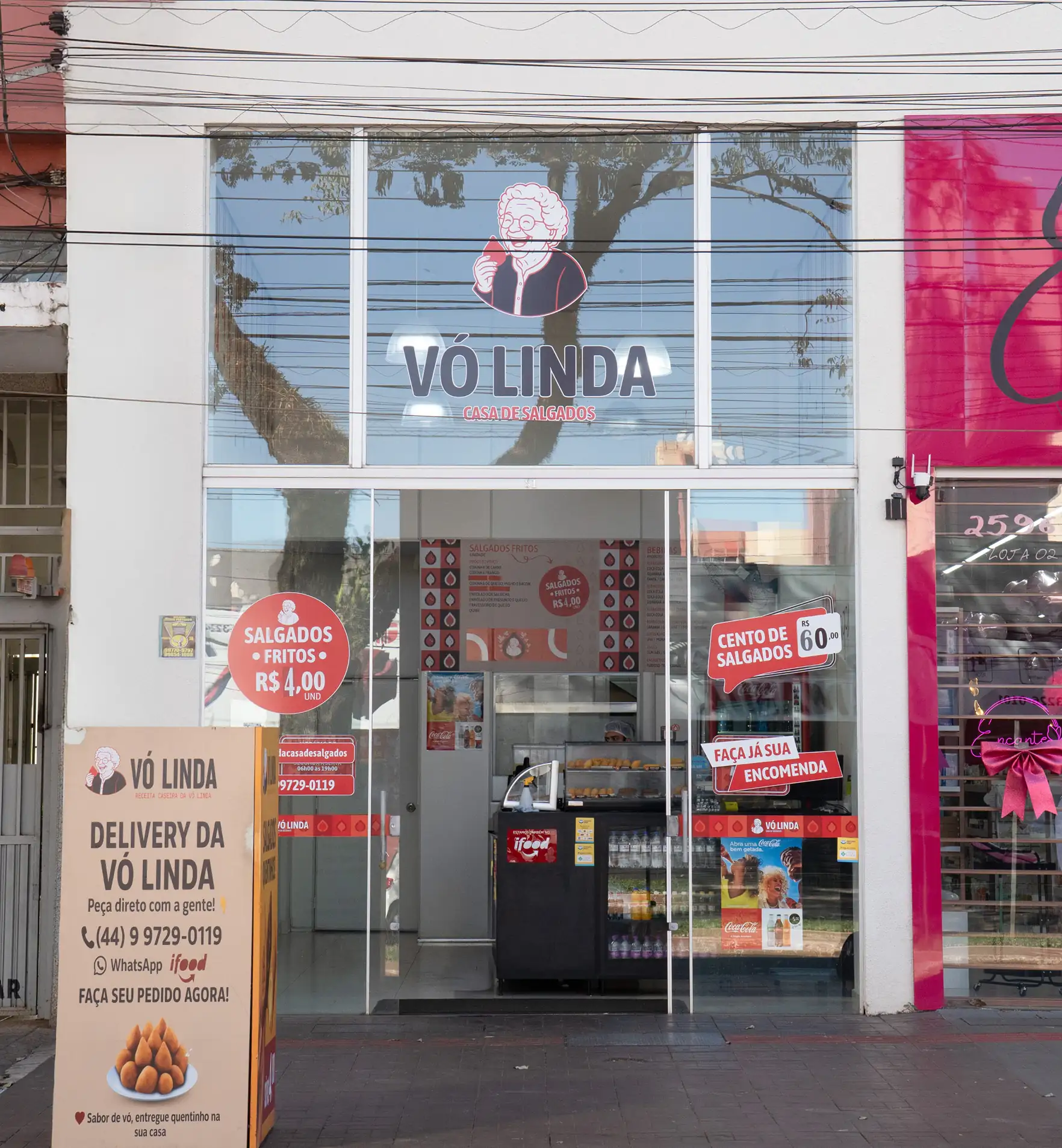 Fachada do estabelecimento de Vó Linda Casa de Salgados na Av. Brasil, 2602 - Loja 01 - Zona 03, Maringá